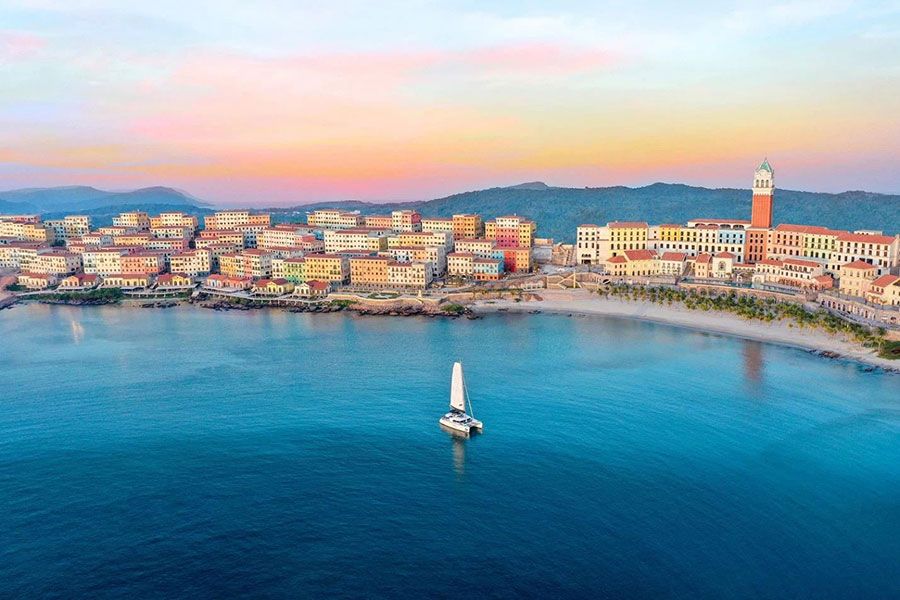 Sun Premier Village Primavera như bức tranh Địa Trung Hải đẹp ngoạn mục bên bờ biển Nam đảo Ngọc.
